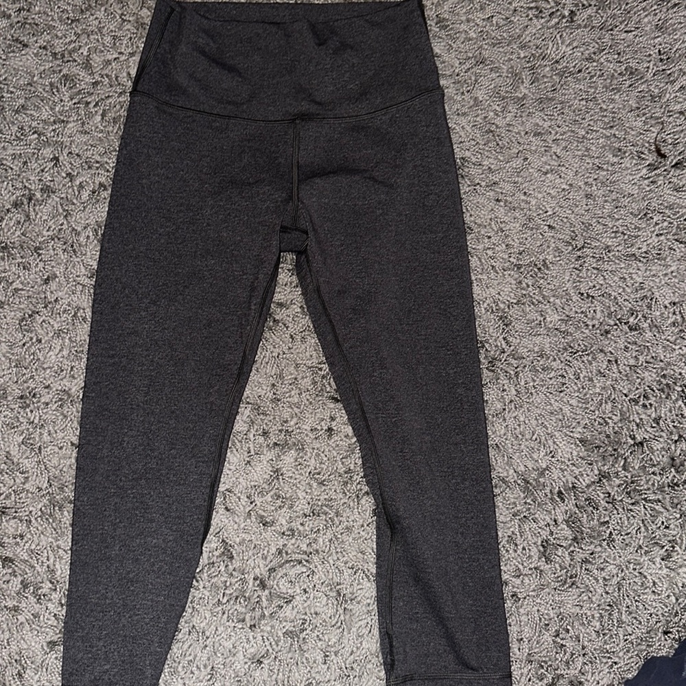 lululemon grey cropped leggings!!